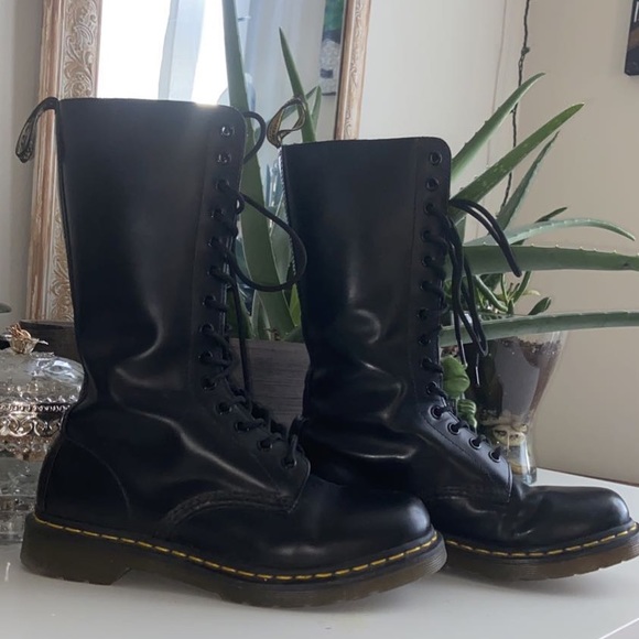 Black Dr. Martins high boots - Picture 1 of 4